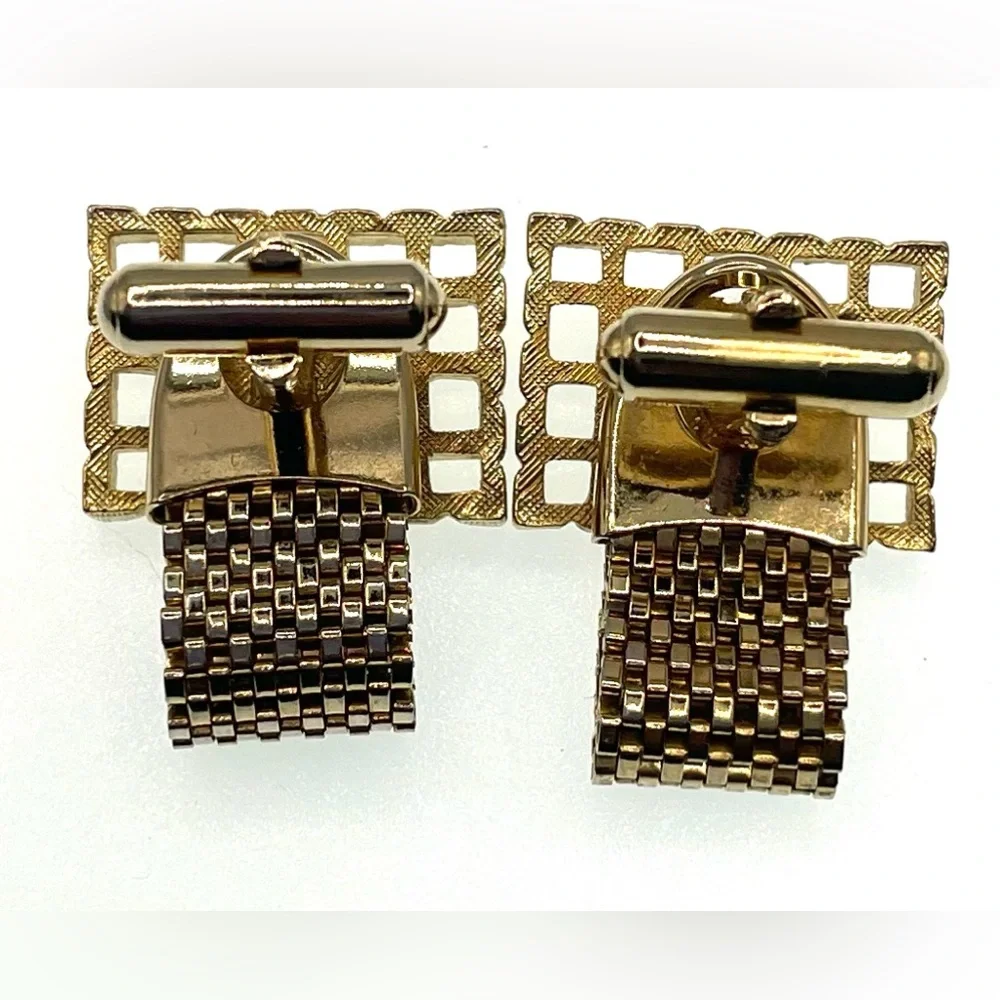 Vintage Gold Tone Lattice Mesh Wrap Around Mesh CuffLinks with Green Stone